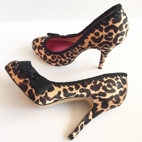 Betsey Johnson Nelson Leopard Print Pumps Size 8M - Picture 8 of 8